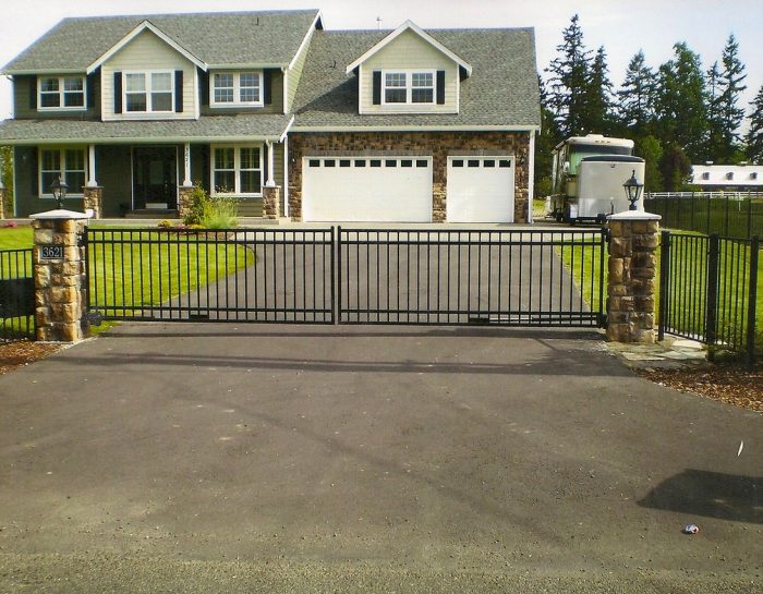 How To Look For And Get The Best Fencing For Your Place?